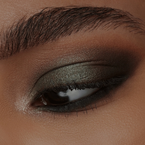 MAC PALATE PLEASER EYE SHADOW X 12 PALETTE. BNIB - Picture 7 of 8